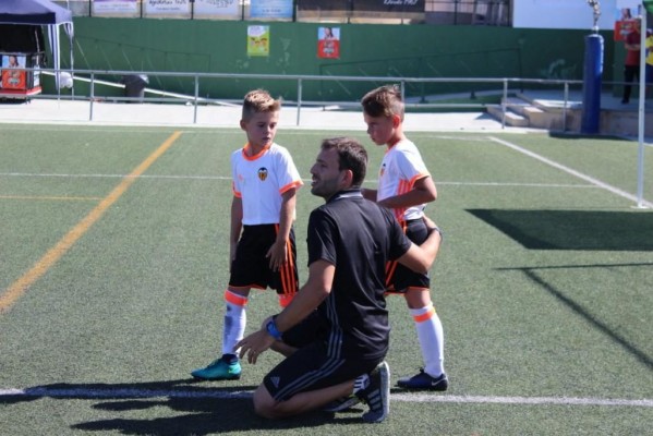 ¿Y quién ayuda al que ayuda a todos? Reflexión de un entrenador de fútbol base