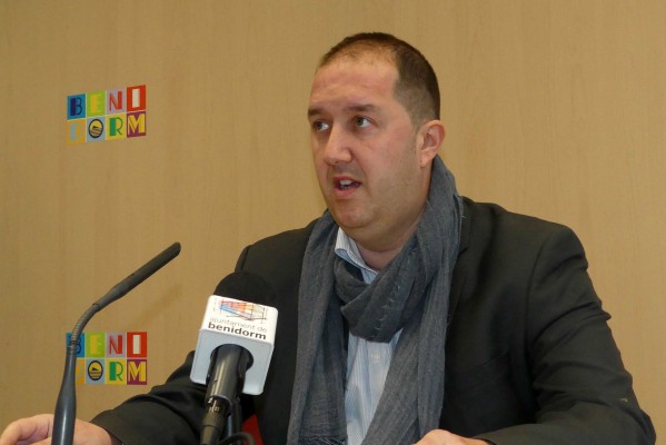 El PSOE denuncia que Benidorm pagó 2.800 euros a dos monitores sin contrato