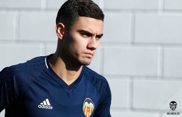 Andreas Pereira completa una parte del entrenamiento con el grupo