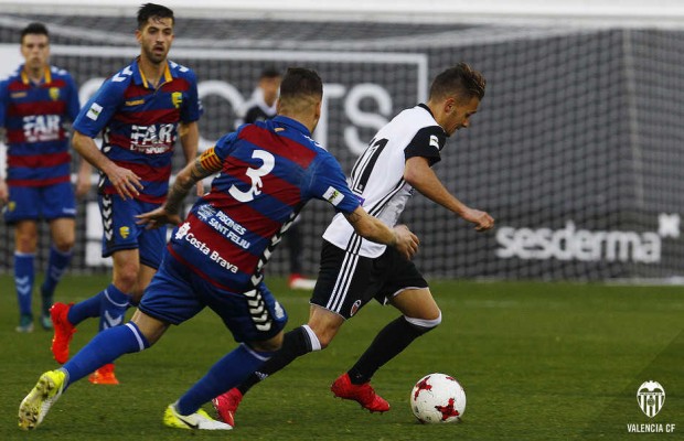 El VCF Mestalla busca este domingo sumar tres puntos importantes en El Collao
