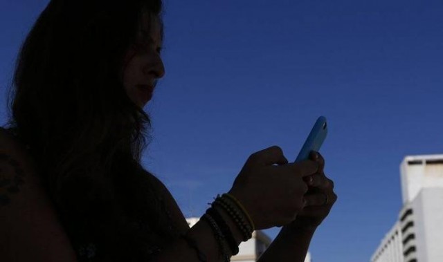 Un método seguro permite cargar el teléfono con rayos láser

