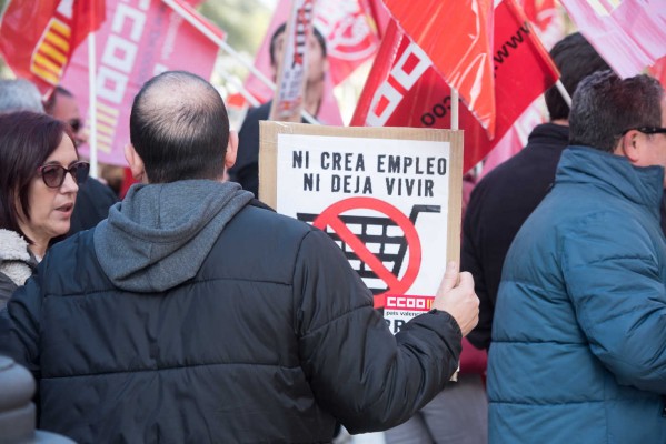 La letra pequeña del pacto: el gran comercio abrirá 10 festivos y no 11 en ciudades sin libertad horaria   