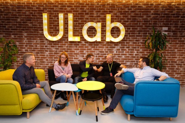 Emprendedores nómadas: negocios que hablan inglés desde un 'coworking' en Alicante