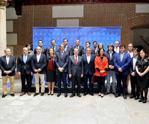 La FEMP convoca el martes a los alcaldes para exigir a Rajoy que flexibilice la regla de gasto 