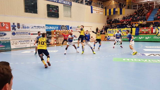 El Benidorm gana en Irún