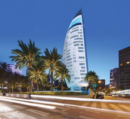 El Delfin Tower logra el certificado de urbanismo sostenible con puntos de carga para coche eléctrico