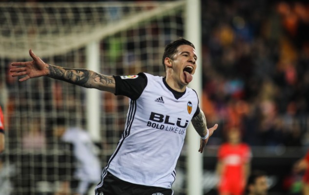 No hay quien tosa a Santi Mina