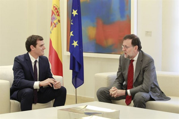 Rajoy y Rivera pactan mantener el 