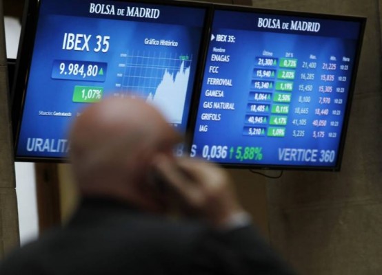 El Ibex 35 mantiene ligeras ganancias a media sesión de este lunes
