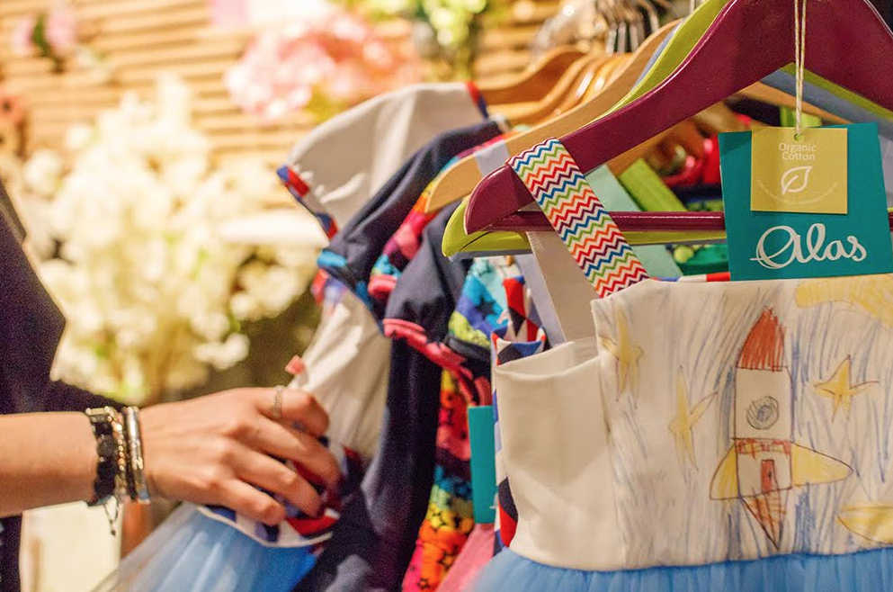 Dos emprendedoras valencianas presentan su línea de ropa para niñas elaborada 100% con tejidos orgánicos
