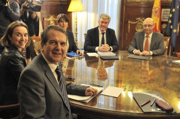 Montoro plantea un Decreto Ley para que los ayuntamientos puedan reinvertir el superávit hasta 2019