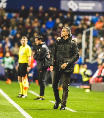 Muñiz batirá su peor racha en Primera si no gana en Vitoria al Alavés