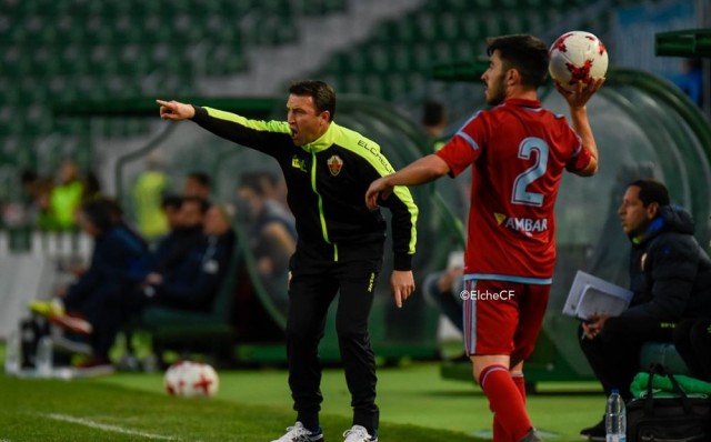 El Elche volvió a despedir a dos técnicos en una misma Liga 14 años después