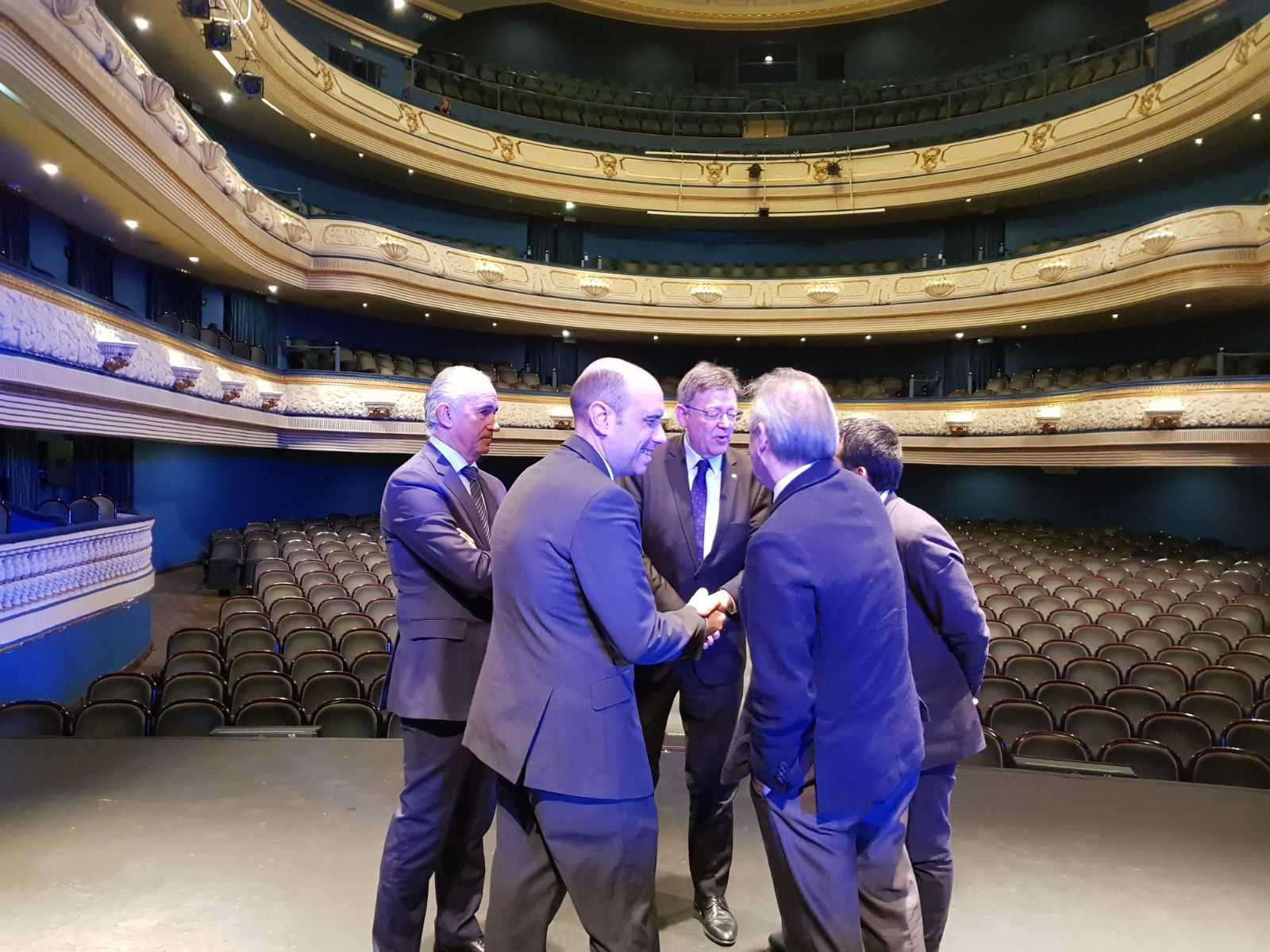 El alcalde de Alicante, Gabriel Echávarri, junto al presidente de la Generalitat, Ximo Puig; el presidente de la Fundación Banco Sabadell, Miquel Molins; el director territorial del Banco Sabadell, Jaime Matas; y el conseller de Cultura, Vicent Marzà - 