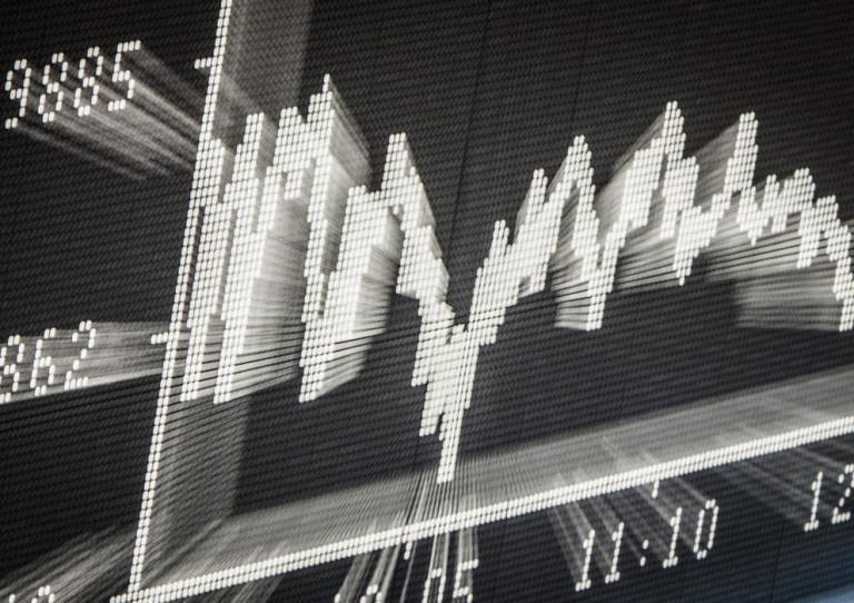 Jornada de ida y vuelta de un Ibex 35 que cierra plano
