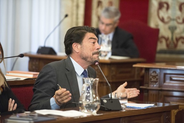 El PP se felicita del giro del PSOE sobre el catálogo: 