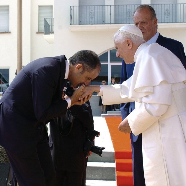 Francisco Camps y el Papa Benedicto XVI, en València. Foto: EFE - 