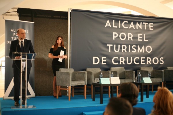 La Comunitat Valenciana recibe medio millón de cruceristas al año que gastan 48 euros al día

