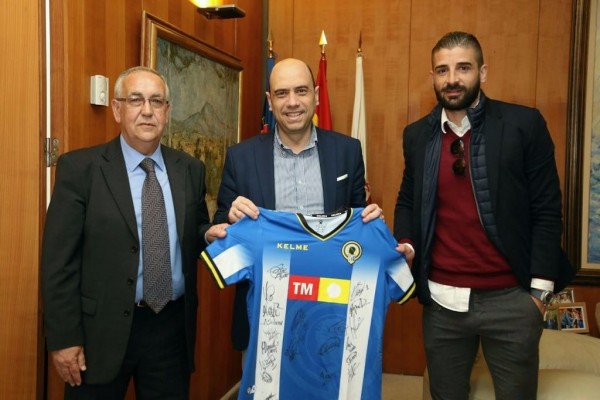 Quique Hernández: 