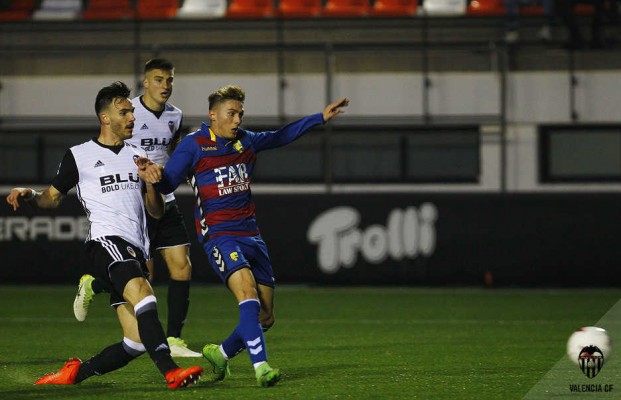 El Valencia Mestalla quiere tumbar al Cornellà y asomarse a los puestos de promoción