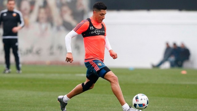Neville espera a Enzo Pérez