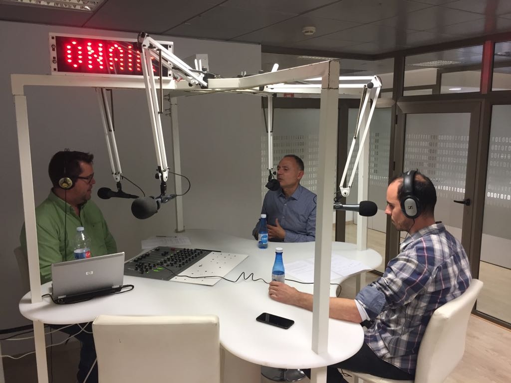 Javier Cavanilles, Vicente Garrido y Sergio Moreno, durante la entrevista - 