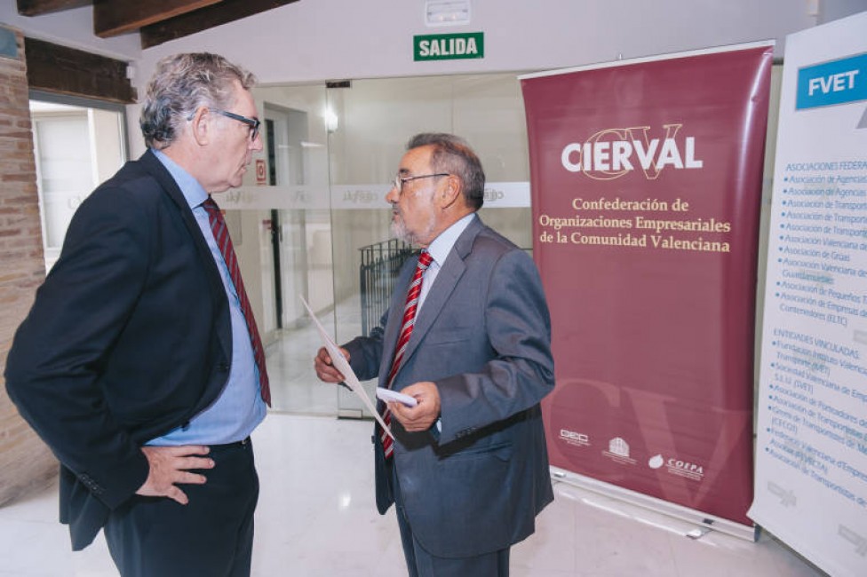 El exsecretario general de Cierval, Javier López Mora, con el expresidente, José Vicente González  - 