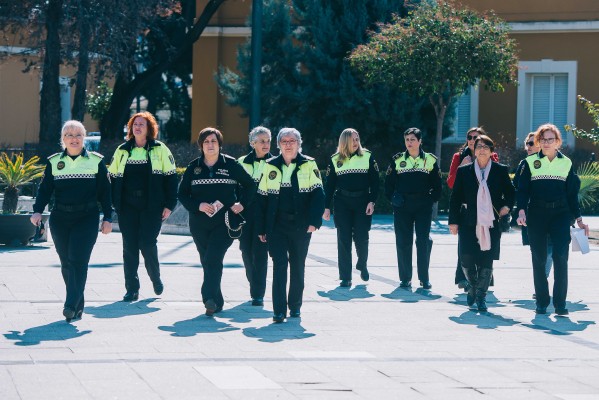 Yo puedo ser policía: la odisea íntima de las 29 valencianas de la promoción del 81