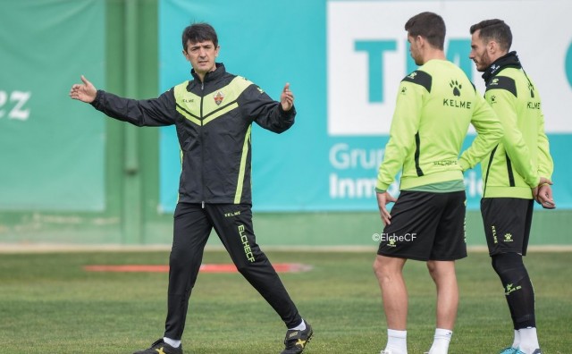 El Elche quiere despejar dudas ante el Llagostera en el debut de Pacheta
