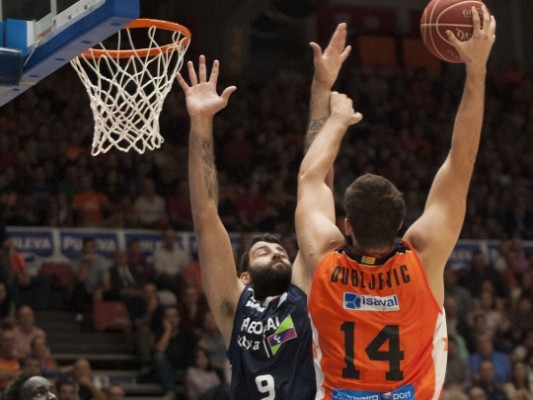 Un Valencia Basket tocado pero invicto en ACB visita al mejor Laboral Kutxa