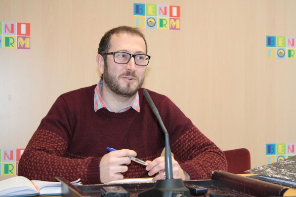 Compromís alerta de incongruencias en el contrato de fuegos artificiales de Benidorm