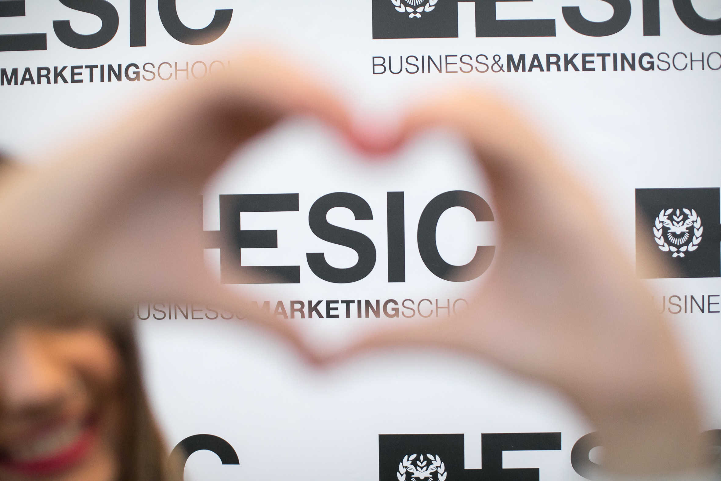 ESIC Valencia celebra la Graduación de los alumnos de Grado y entrega los Premios Aster