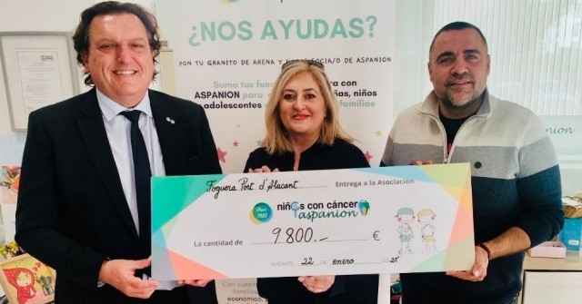 La hoguera Port d'Alacant dona 9.800 euros a las familias afectadas por el cáncer infantil