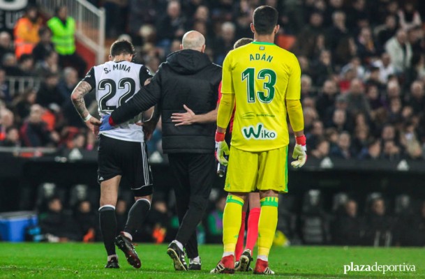 Santi Mina sufre una lesión muscular en el bíceps femoral