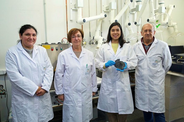 La UA avanza en el desarrollo de envases de carbón activado para fruta que retrasan su maduración