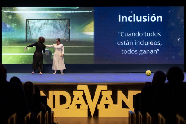 Homenajes, recuerdo a la Dana y la insignia de oro para Pablo Herrera: la gala Endavant del Villarreal