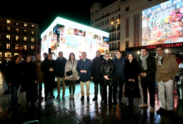 La Costa Blanca 'sorprende' a los viandantes en el centro de Madrid con una original acción de street marketing