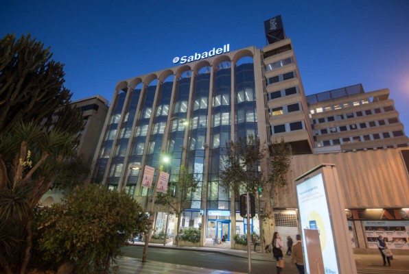Banco Sabadell deja su sede de Alicante siete años después y regresa a Cataluña en plena opa