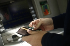 El número de oficinas bancarias vuelve a retroceder en la Comunitat tras dos años de estabilización