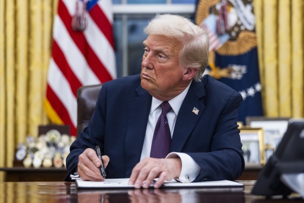  Trump cierra la página web y las redes sociales de la Casa Blanca en español