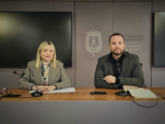 Compromís acusa al PP de desmantelar la atención social con el despido de su plantilla en Alicante