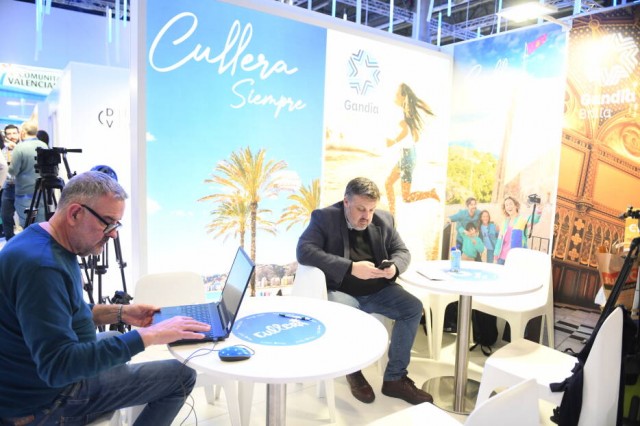 Los municipios del PSPV plantan al Consell en Fitur 2025 por la eliminación de sus mostradores