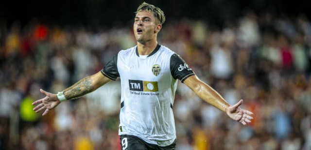 La maldición del '9' en el Valencia CF: una temporada entre algodones 