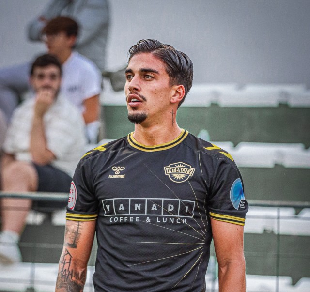 El Hércules espera reforzar el lateral izquierdo con Cristo Romero y el ataque con Yanis Senhadji 