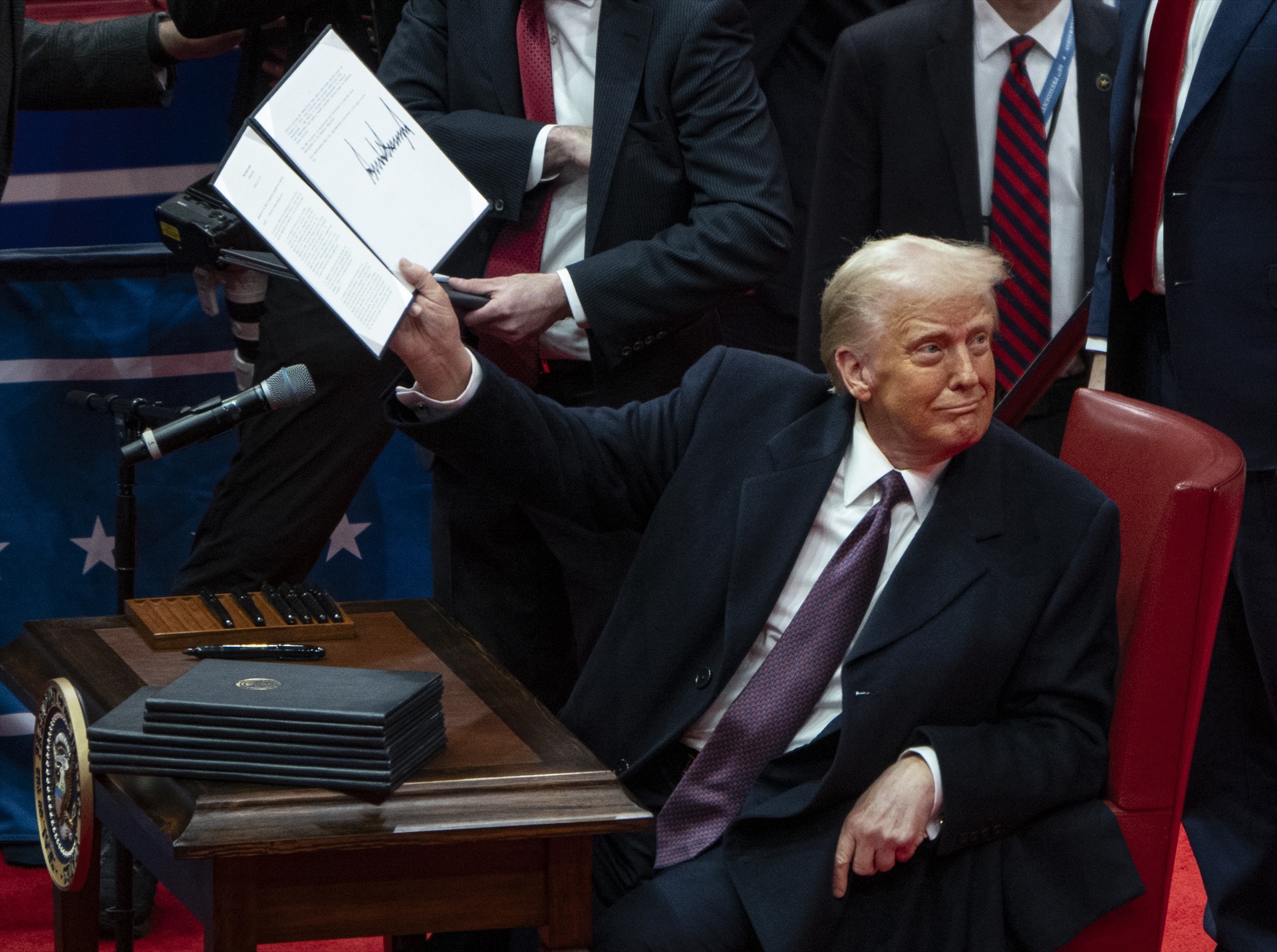 Trump confunde a España con un miembro de los BRICS y promete imponer aranceles del 100%
