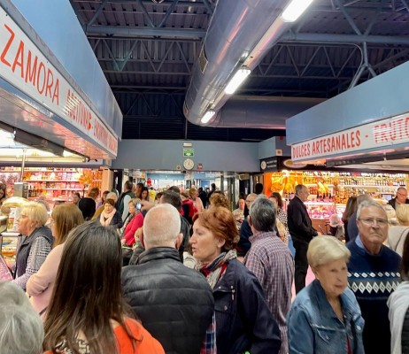 Los mercados municipales de Alicante cierran 2024 con un incremento del 10% en ventas