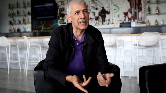 José Ovejero une sus vertientes realista y desaforada en su nueva novela, 'Mundo extraño'