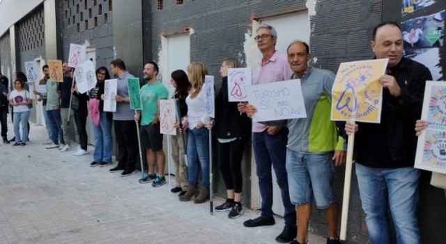 Vecinos de un edificio de Patraix estudian acciones legales para impedir apartamentos turísticos en los bajos
