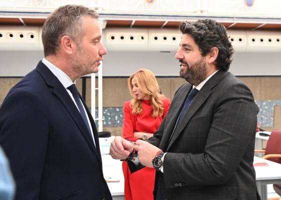 La derecha se agranda en la Región, con mayoría absoluta de López Miras, y la izquierda se hunde