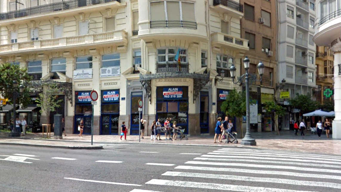 La hamburguesería Blue Frog llena el hueco de Foster's Hollywood en la Plaza del Ayuntamiento